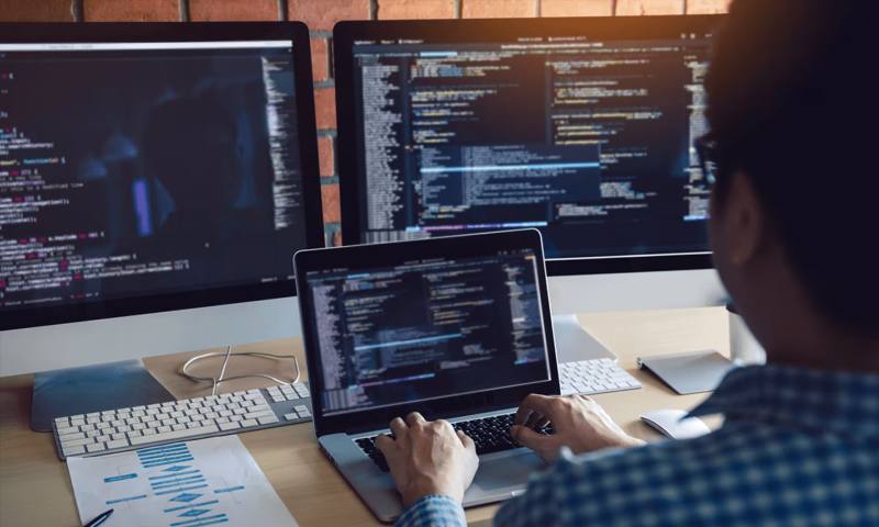 数据科学选型:R与Python如何赋能明光市网站建设?